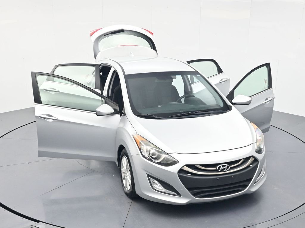 Used 2013 Shimmering Silver Metallic Hyundai Base image 51