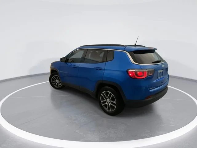 Used 2019 Blue Jeep Latitude image 4