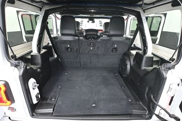 Used 2019 White Jeep Unlimited Rubicon image 35
