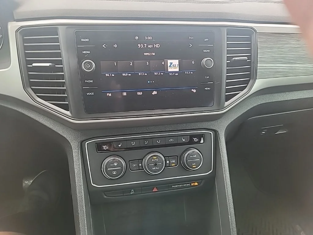 Used 2020 Gray Volkswagen 3.6L V6 SE w/Technology image 17
