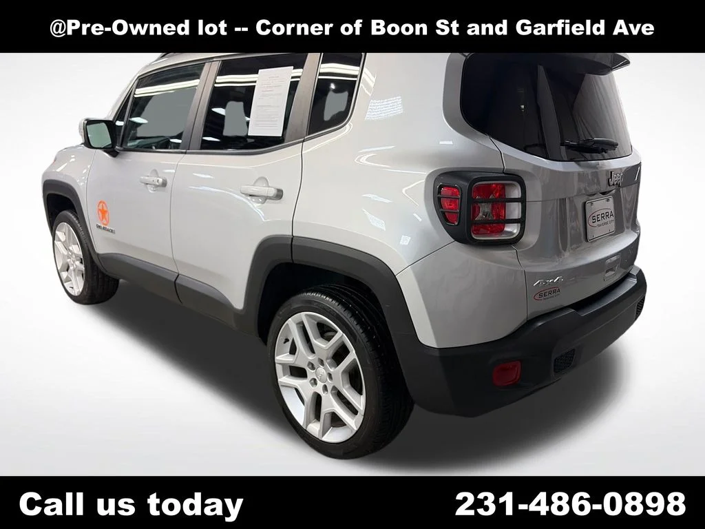 Used 2021 Silver Jeep Latitude image 3