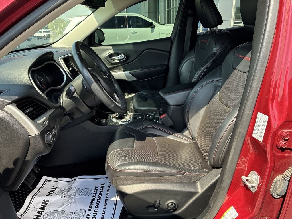 Used 2017 Red Jeep Trailhawk image 11