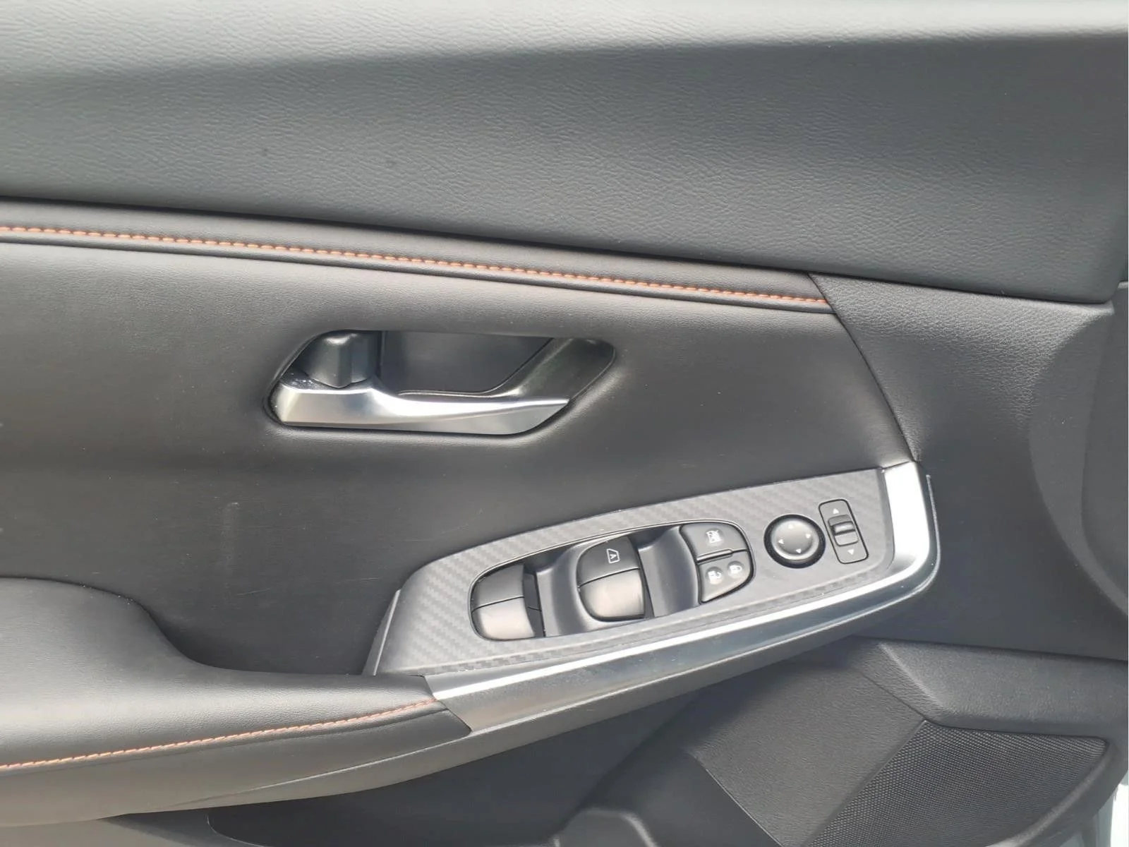 Used 2025 Gray Nissan SR image 7