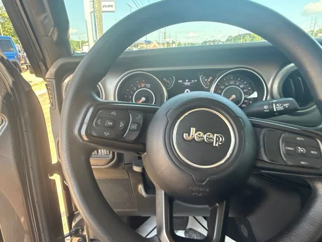 Used 2020 Gray Jeep Sport image 15