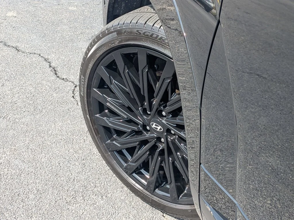 Used 2024 Phantom Black Hyundai Calligraphy image 9