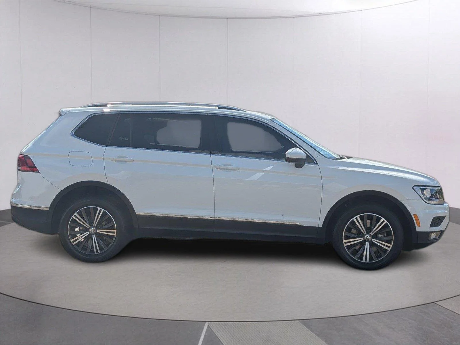 Used 2019 Pure White Volkswagen SEL image 6