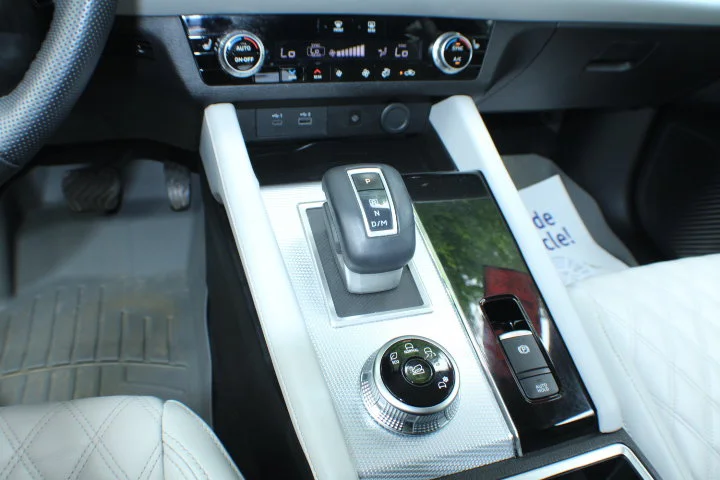 Used 2024 White Mitsubishi SEL image 11