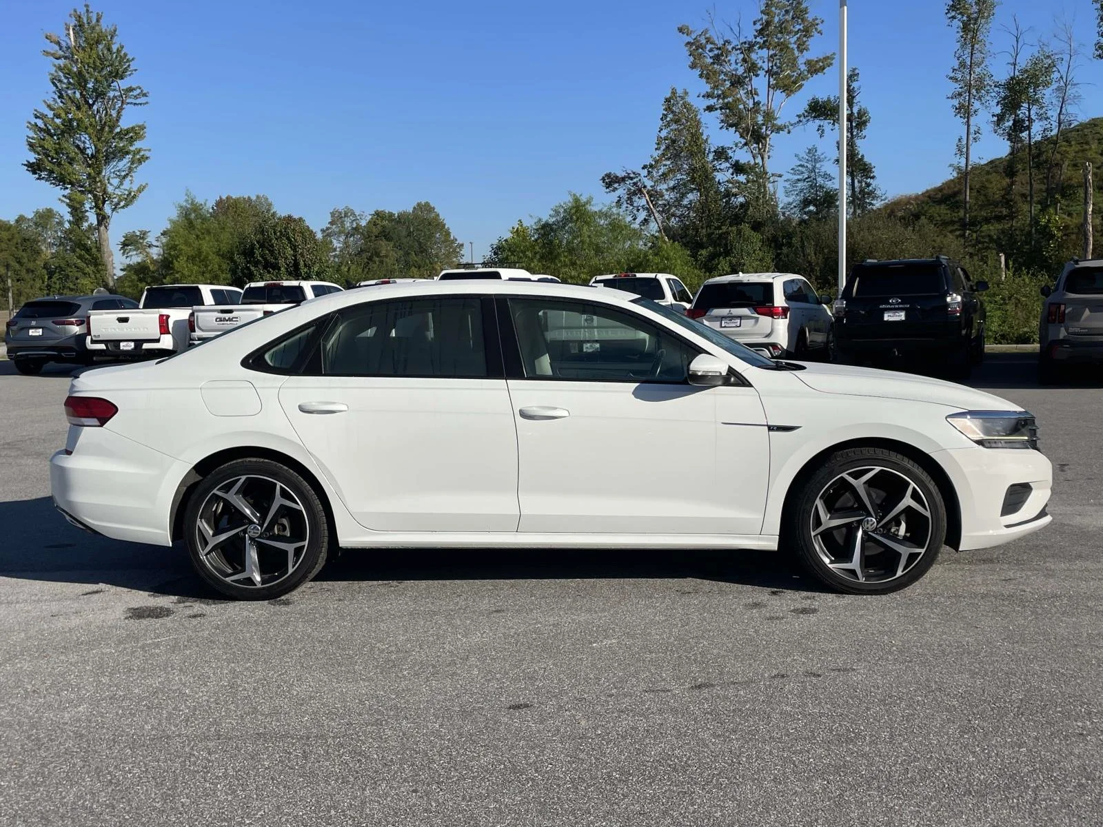 Used 2020 Pure White Volkswagen 2.0T R-Line image 28