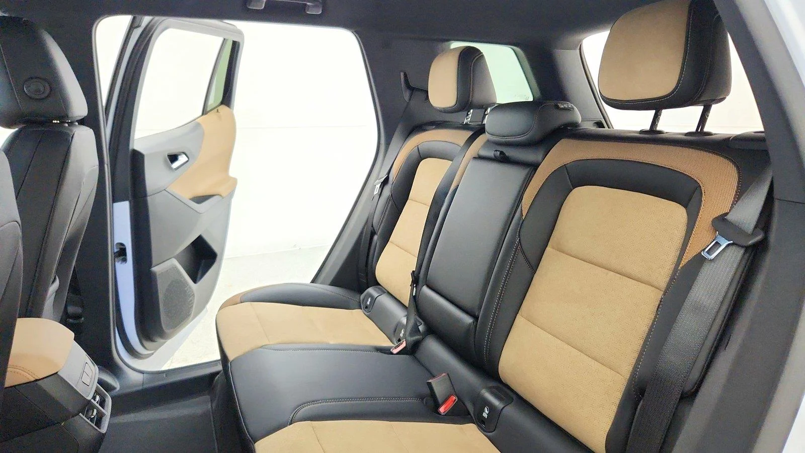 2027 Chevrolet Equinox ACTIV - Photo 25