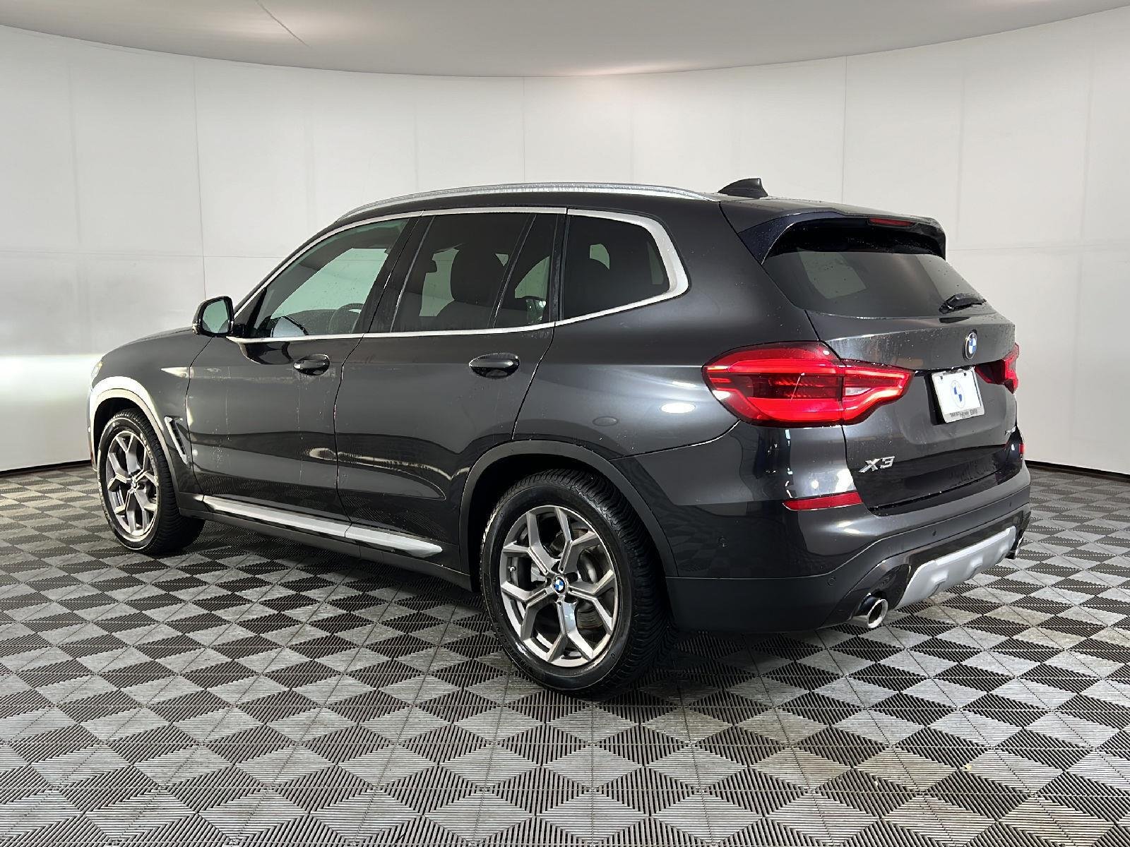 Used 2021 Dark Graphite Metallic BMW xDrive30i image 5