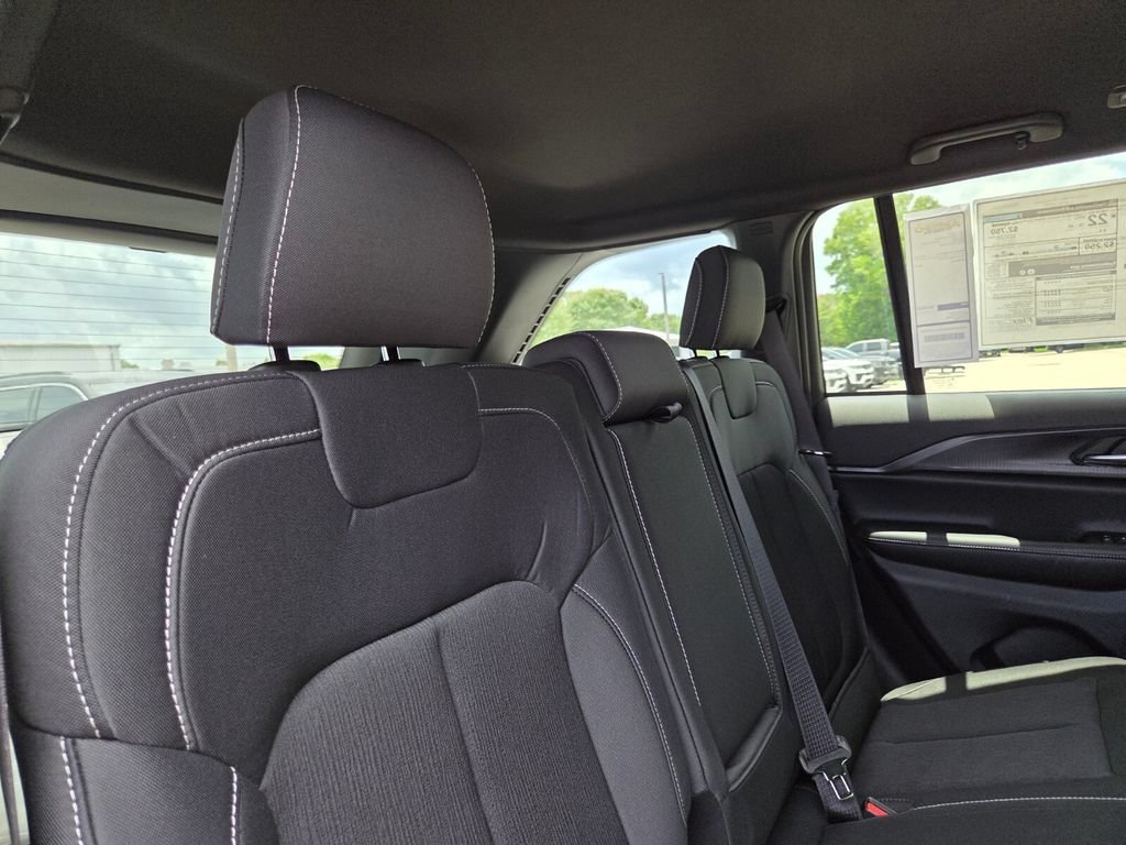 New 2026 Diamond Black Crystal Pearl-Coat Exterior Paint Jeep Laredo image 19