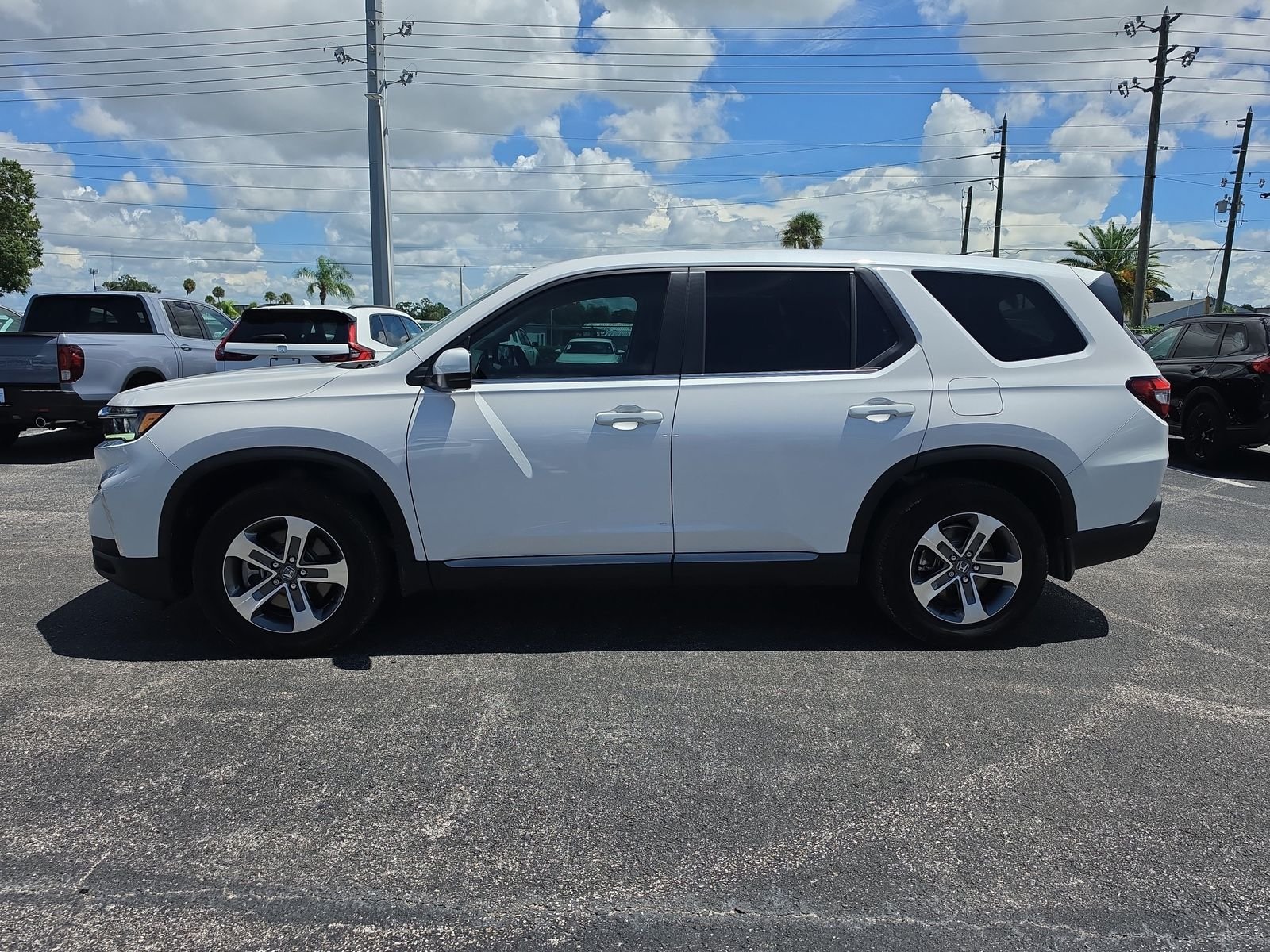 Used 2025 Platinum White Pearl Honda EX-L image 5