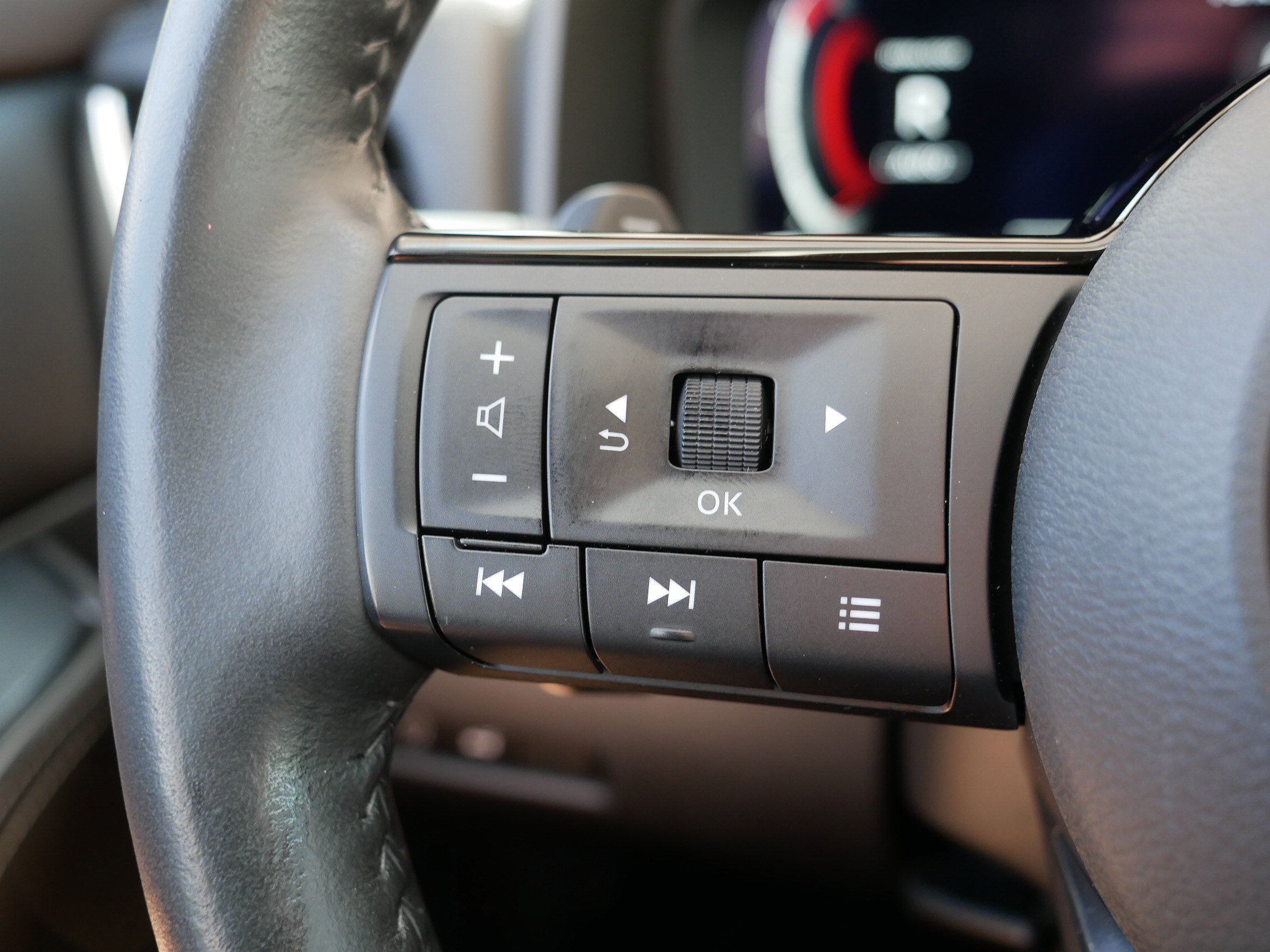 Used 2023 Sunset Drift Chromaflair/Super Black Nissan Platinum image 28