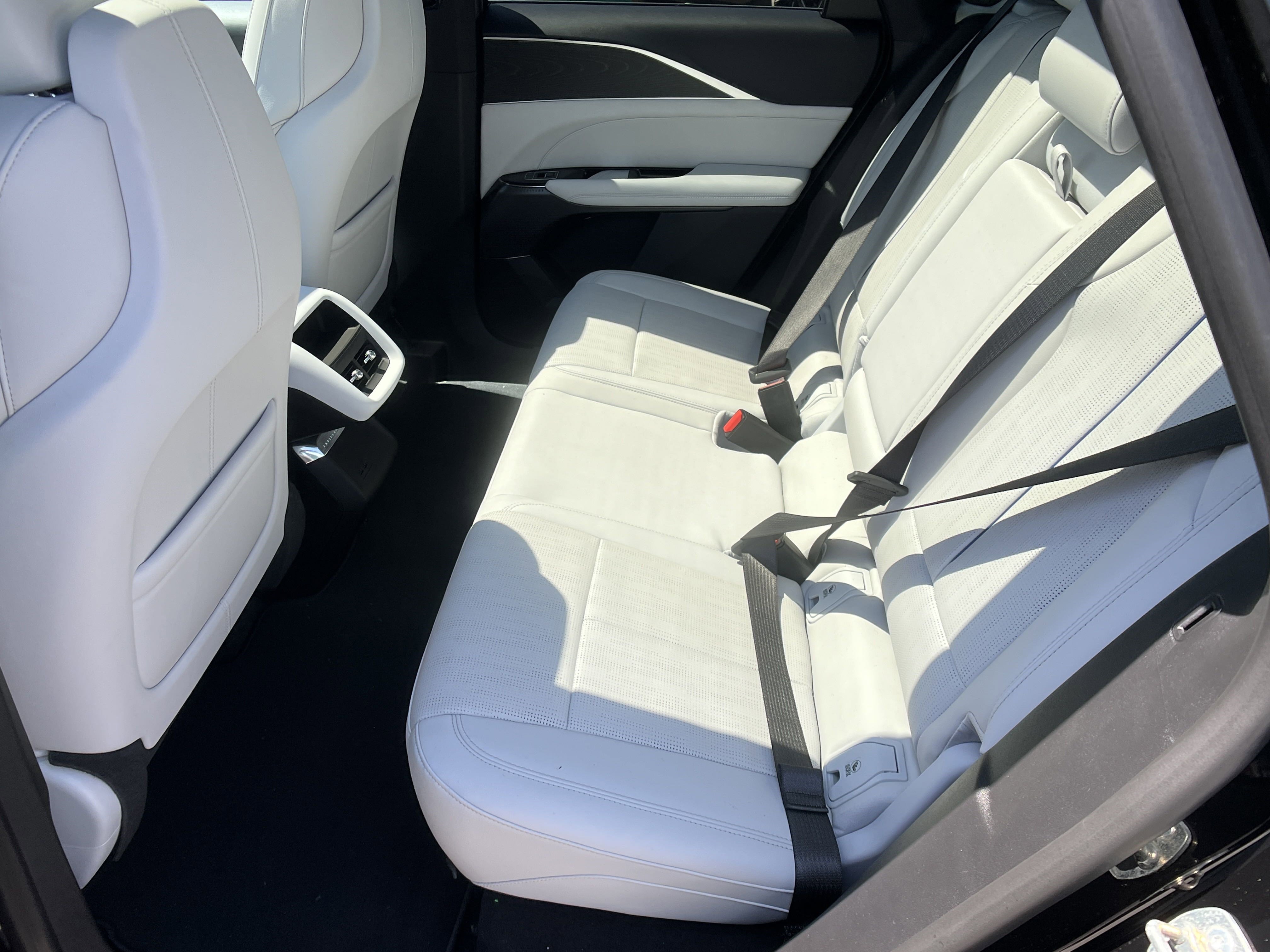 2025 Cadillac LYRIQ Luxury 1 - Photo 23