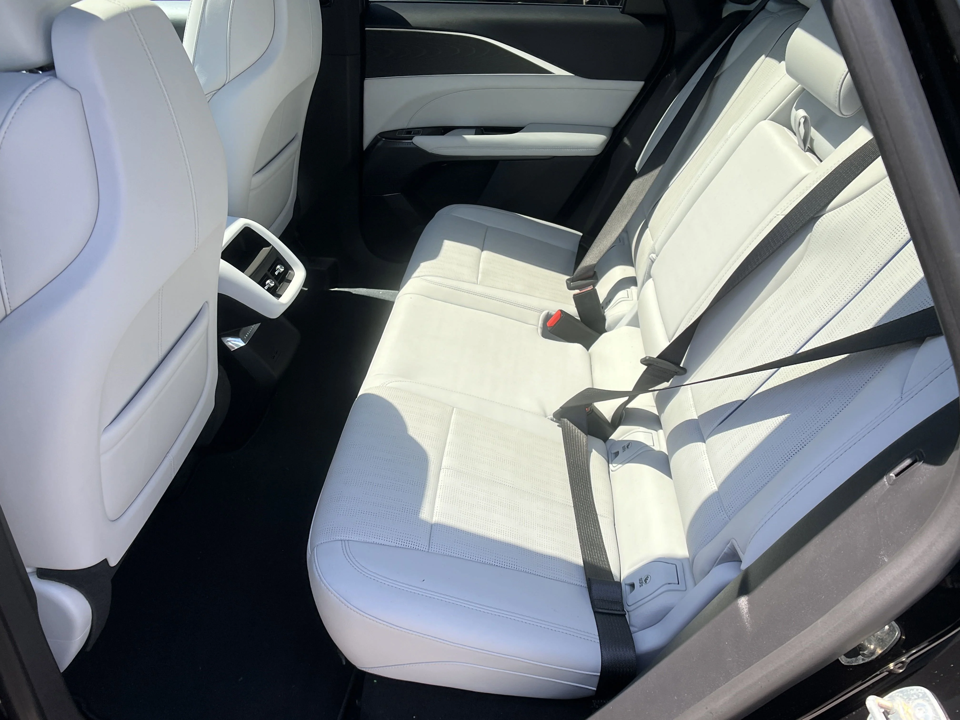 2025 Cadillac LYRIQ Luxury 1 - Photo 23