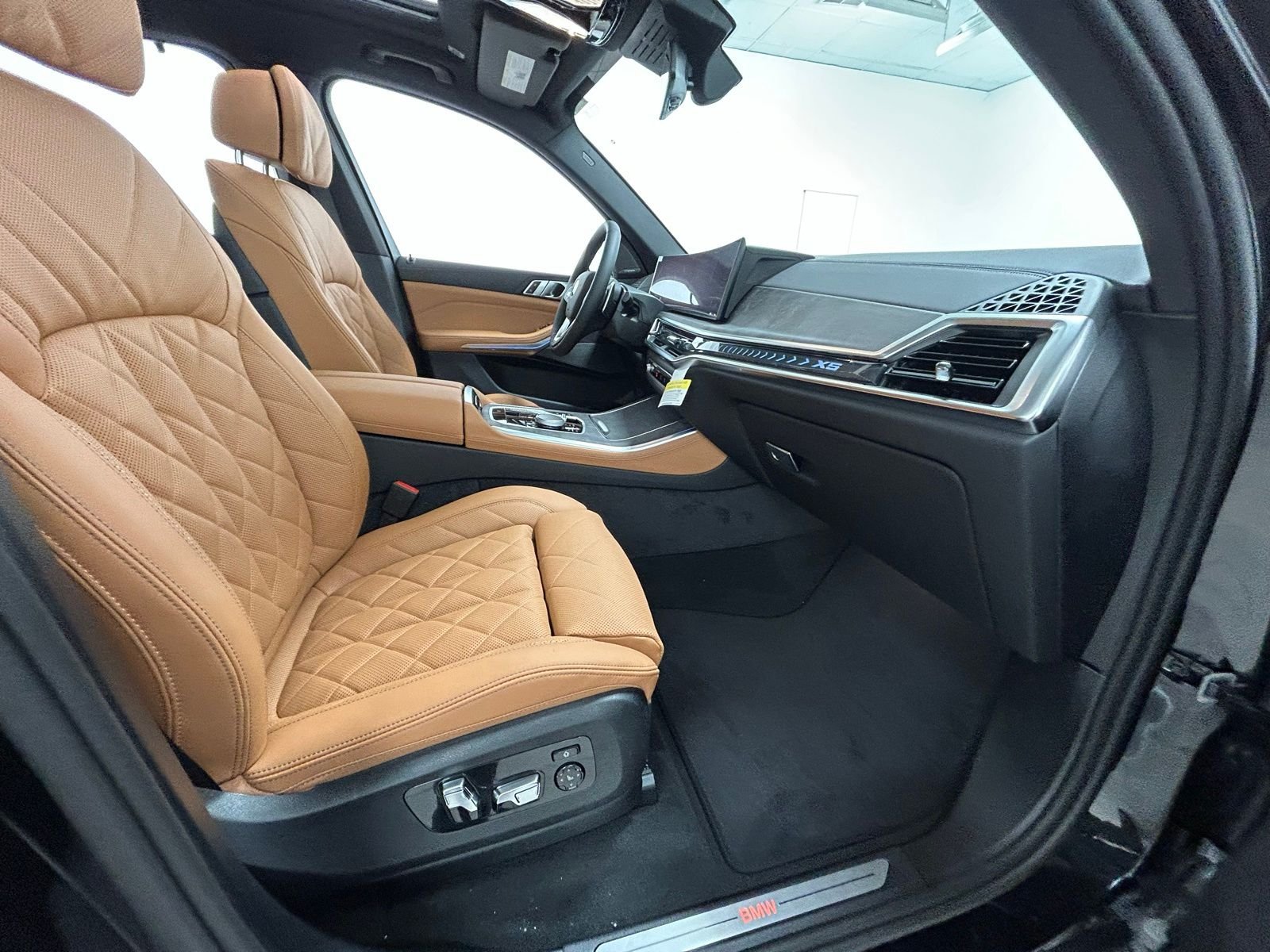 New 2026 Black Sapphire Metallic BMW xDrive40i image 73