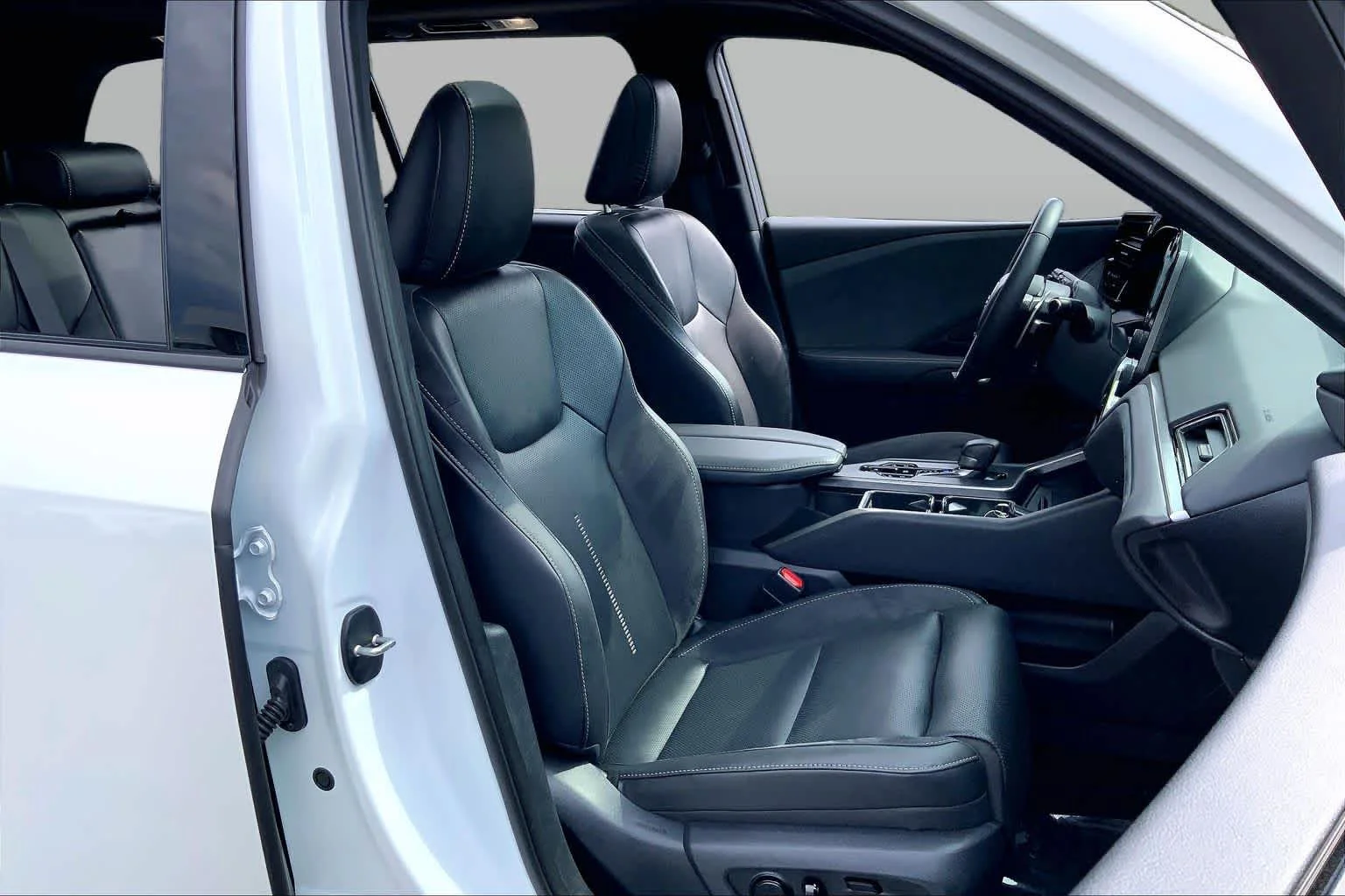 Certified Used 2025 WIND CHILL PEARL Lexus Luxury image 9