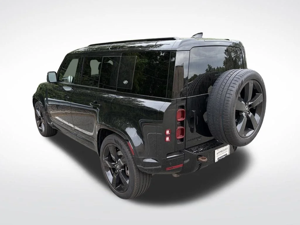 Certified Used 2023 Black Land Rover X-Dynamic SE image 6