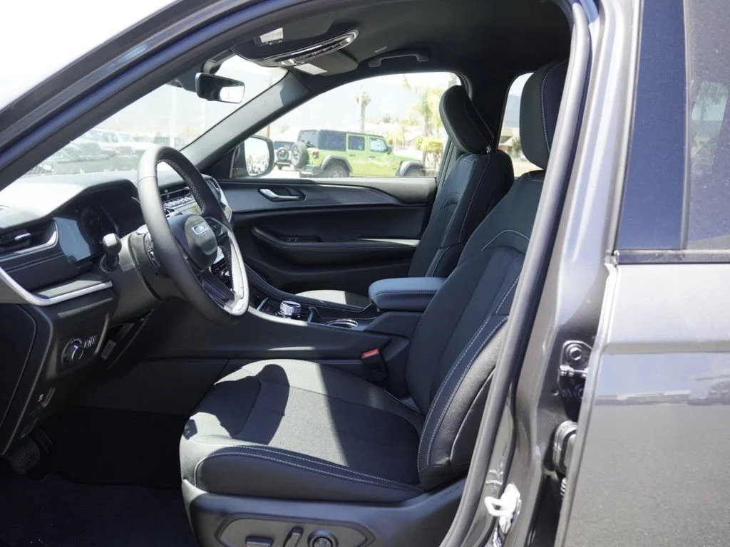 New 2026 Baltic Gray Metallic Clear-Coat Exterior Paint Jeep Laredo image 19