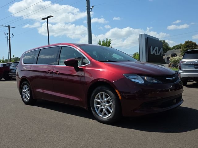 2023 Chrysler Voyager LX - Photo 7