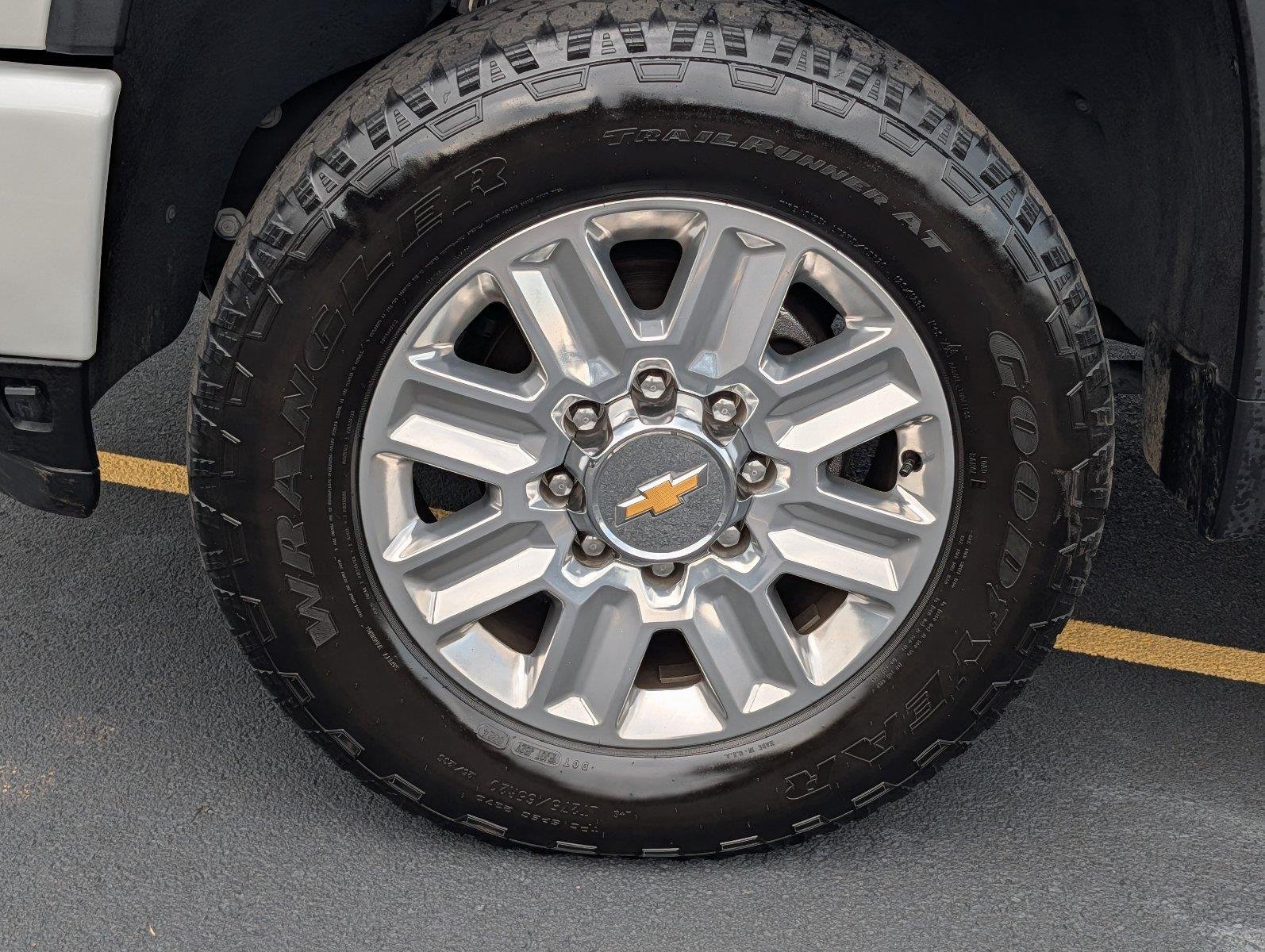 Used 2024 Iridescent Pearl Tricoat Chevrolet High Country image 10