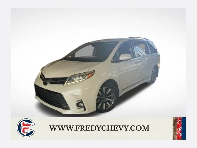 2019 Toyota Sienna Limited V6 7-Passenger's photo