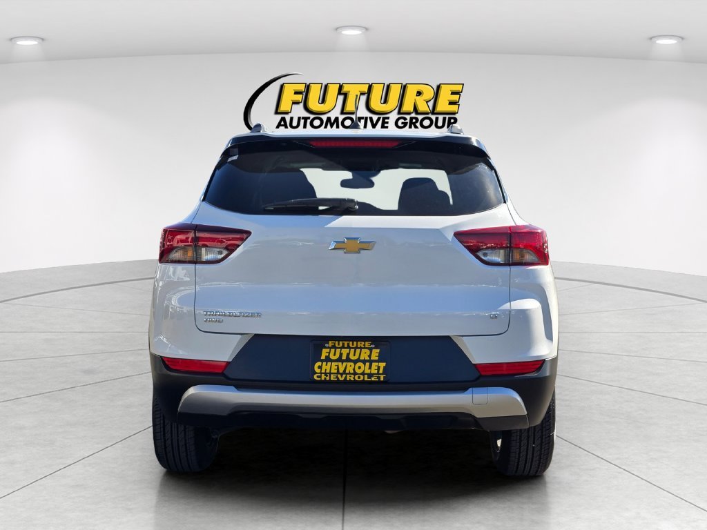 Used 2025 White Chevrolet LT image 5