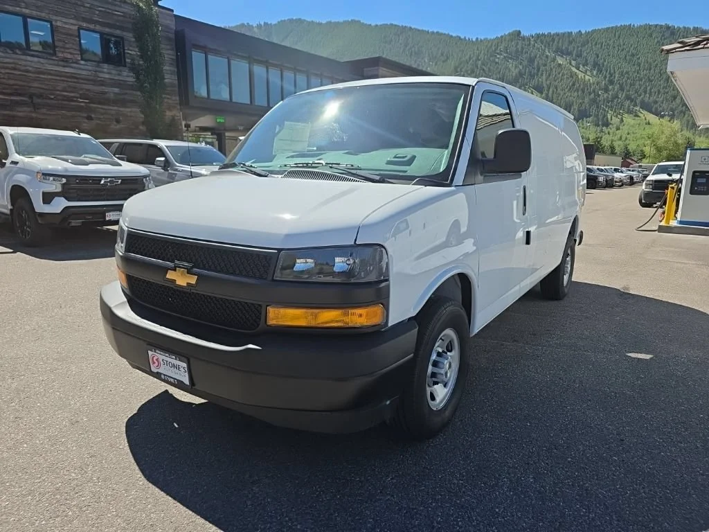 2026 Chevrolet Express 3500 Work Van HD's photo