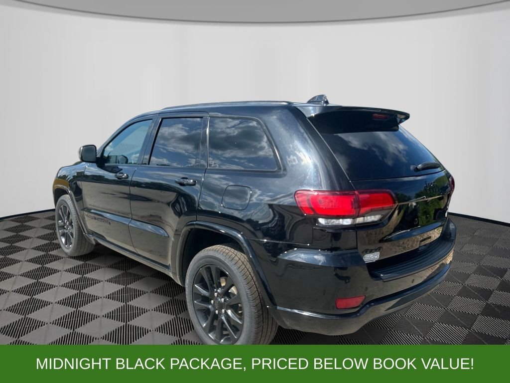 Used 2019 Black Jeep Altitude image 3