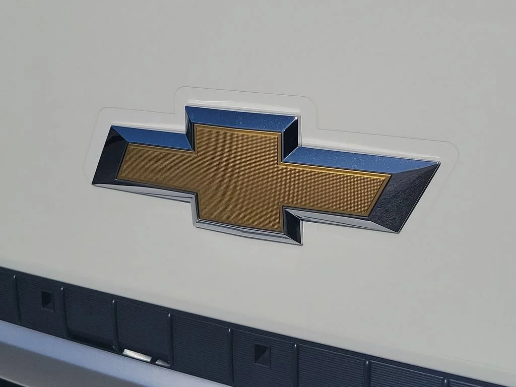 New 2025 Arc White Chevrolet 2WD Crew Cab 176" image 29