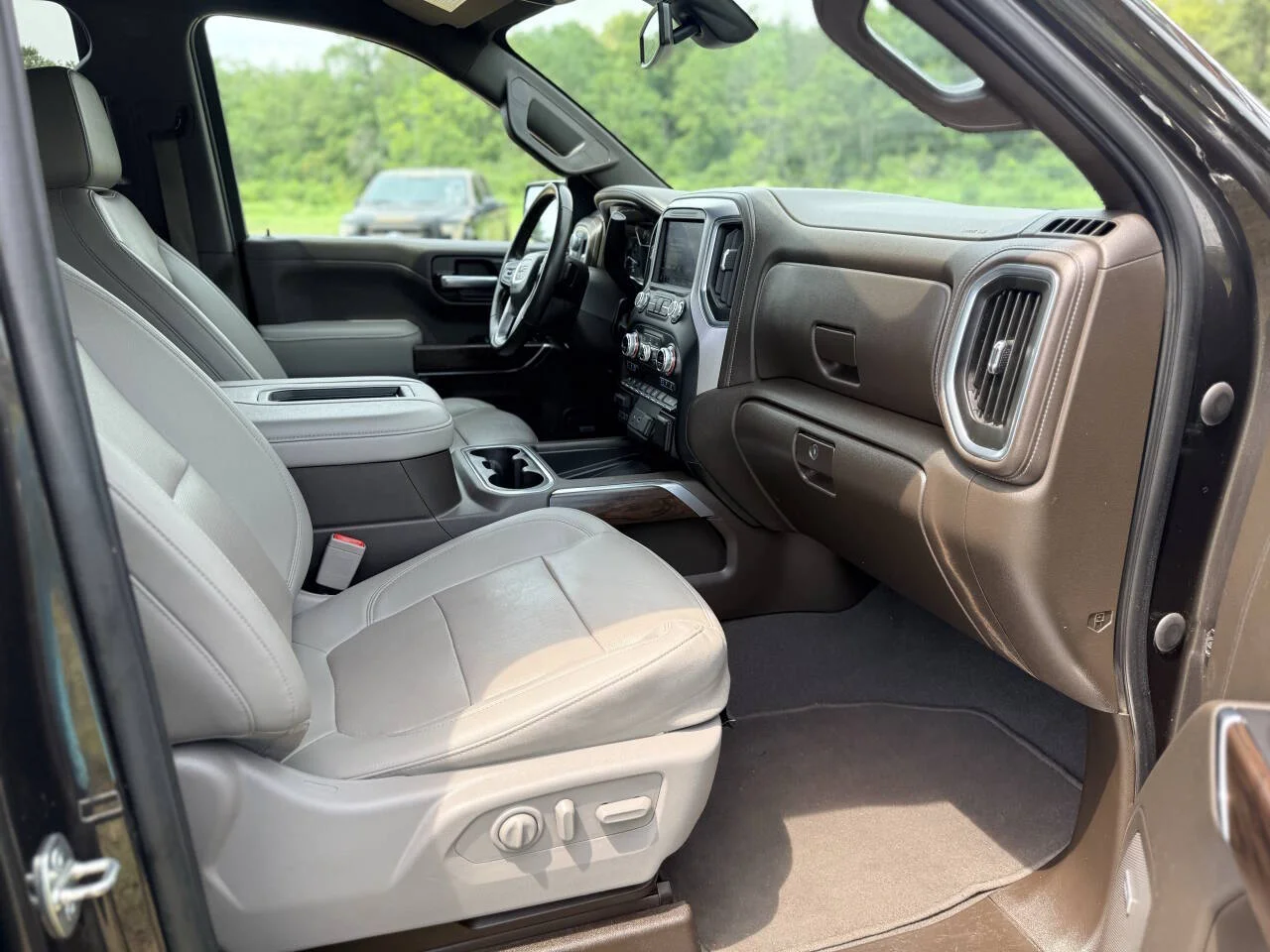 Used 2021 Pewter GMC SLT 4x2 4dr Crew Cab 5.8 ft. SB image 16