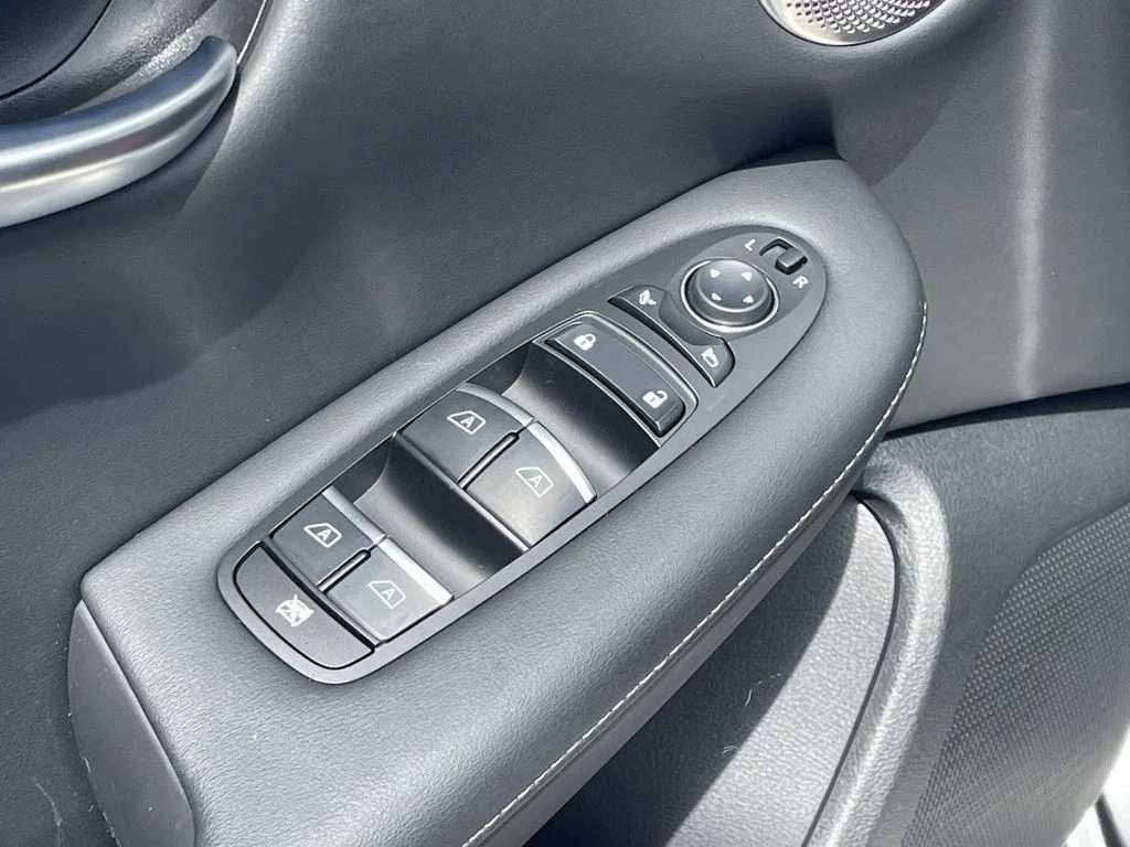 Used 2025 Gray INFINITI SPORT image 13