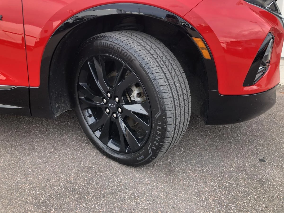 Used 2021 Red Chevrolet AWD 4dr RS image 9
