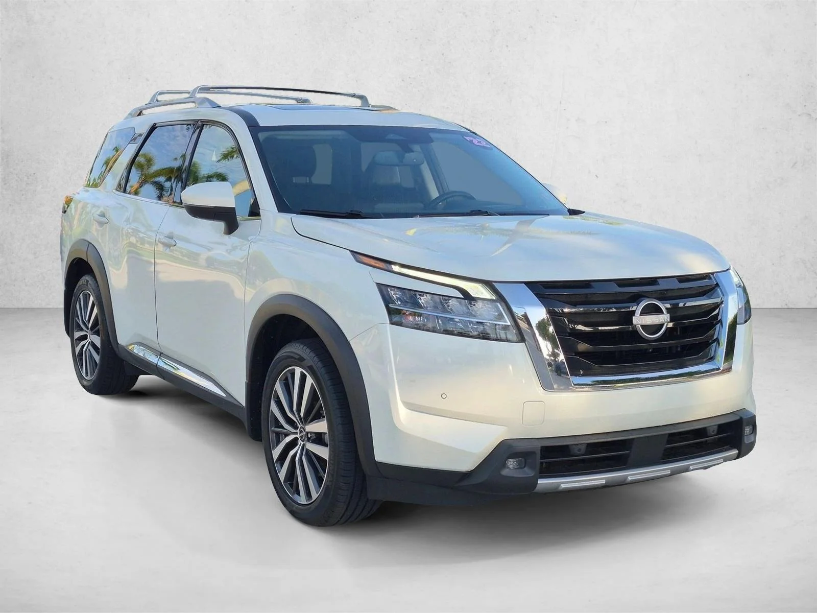 Used 2022 Pearl White Tricoat Nissan Platinum image 3