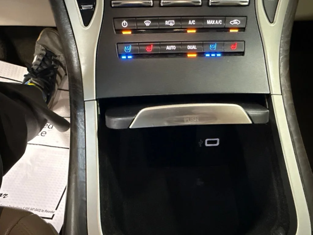 Used 2017 Blue Lincoln Reserve image 18