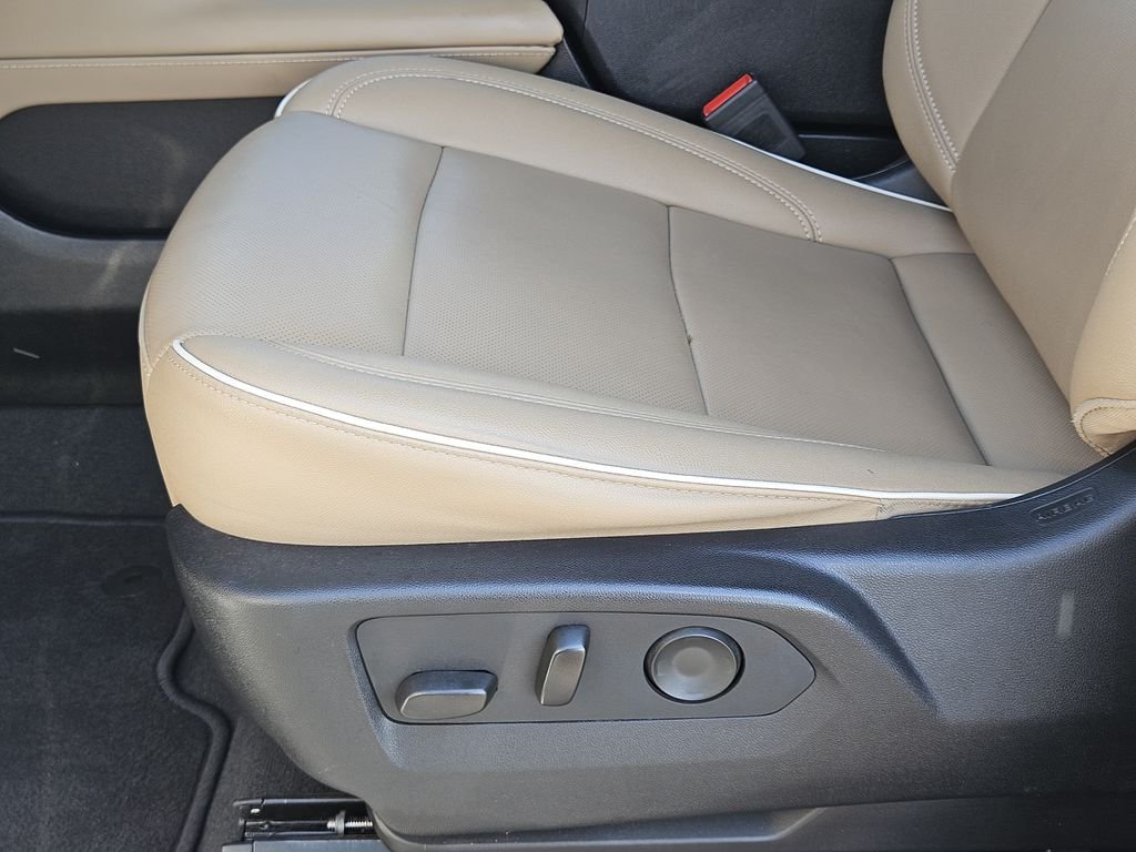 Used 2023 White Chevrolet Premier image 25