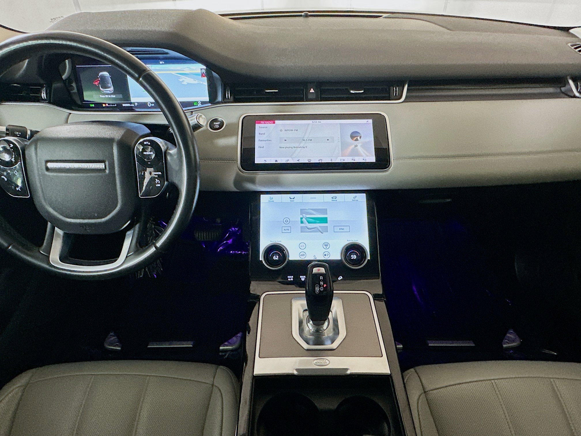 Used 2020 White Land Rover SE image 27