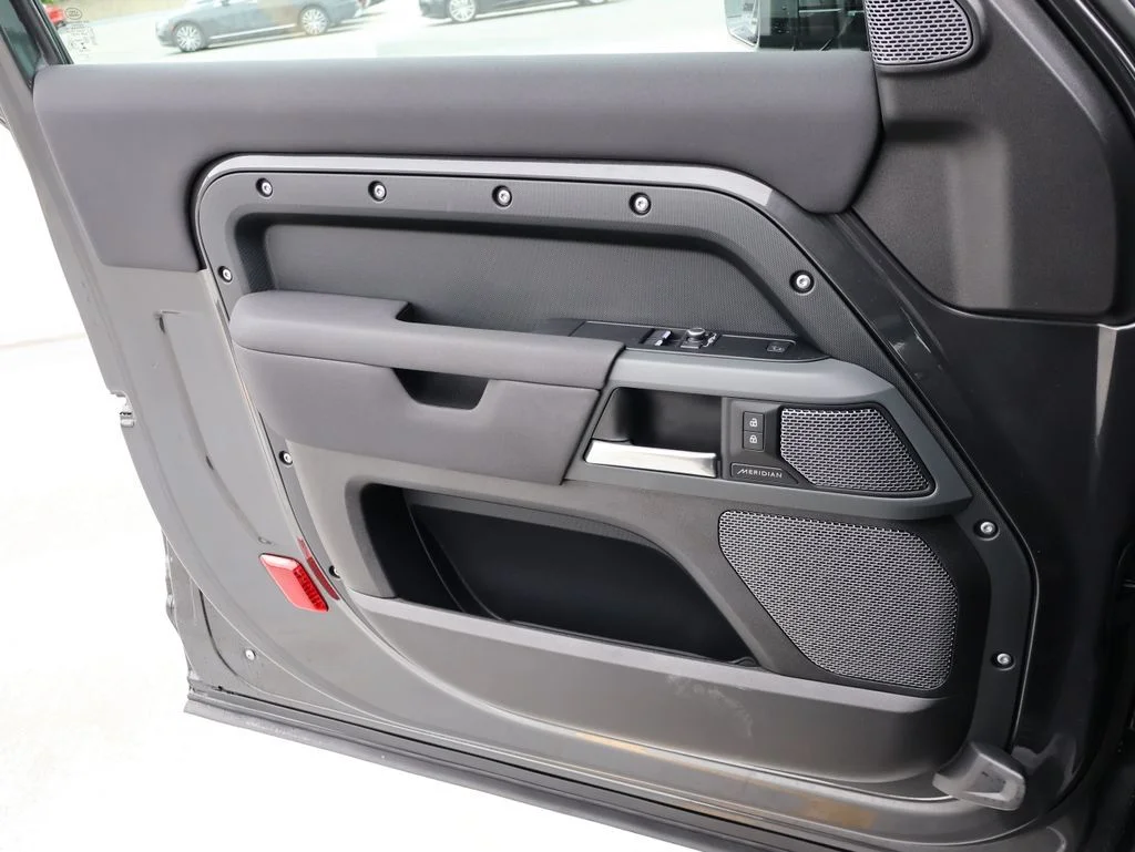 2022 Land Rover Defender X-Dynamic S - Photo 35