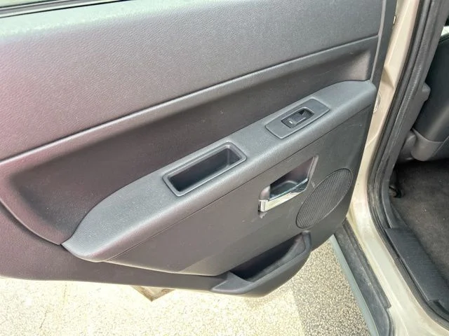 Used 2009 Light Graystone Pearl Jeep Laredo image 20