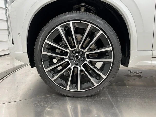 New 2026 Crystal White Volvo Plus image 24