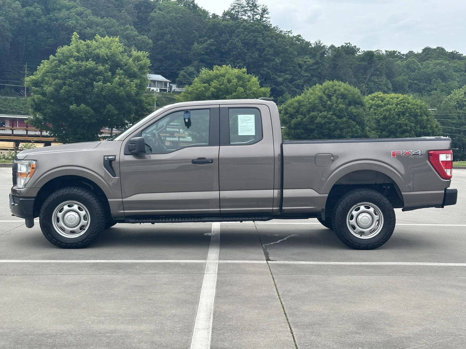 Used 2022 Stone Gray Metallic Ford XL image 4