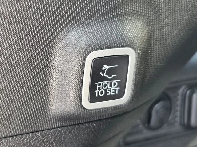 Used 2023 White Jeep Summit 4xe image 32
