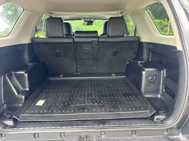 Used 2020 Gray Toyota Venture image 7
