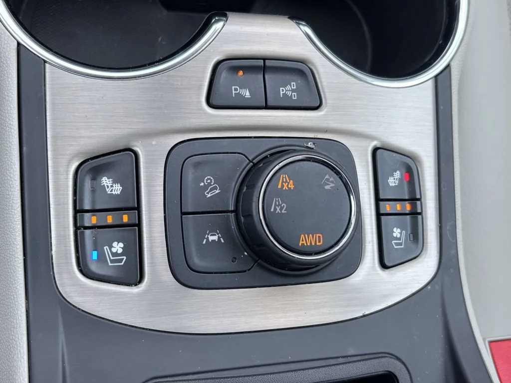 Used 2023 WHITE FROST TRICOAT GMC Denali image 33