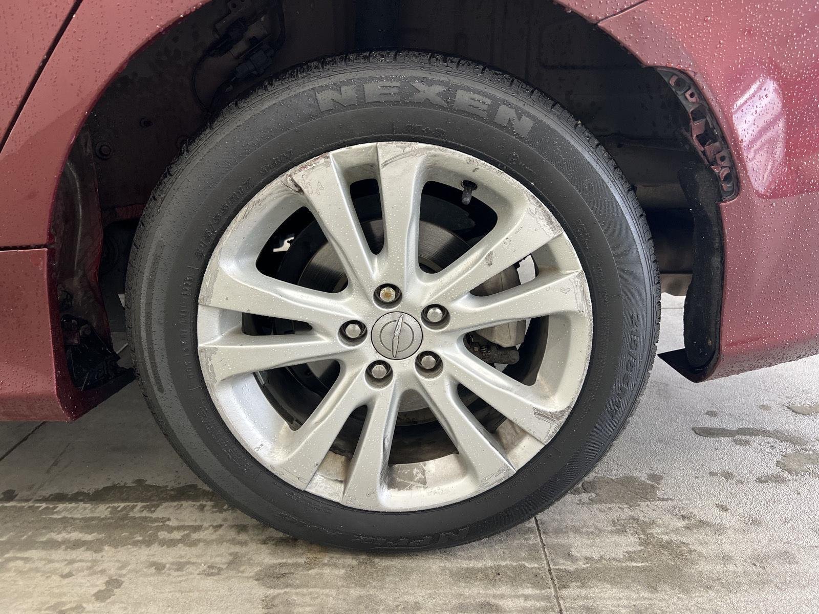 Used 2015 Velvet Red Pearlcoat Chrysler Limited image 10