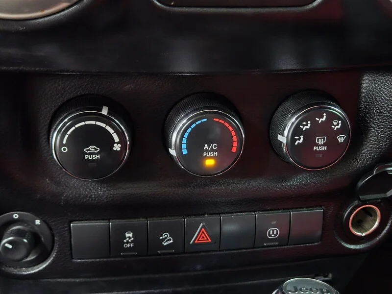 Used 2017 Bright White Clearcoat Jeep Sahara image 17