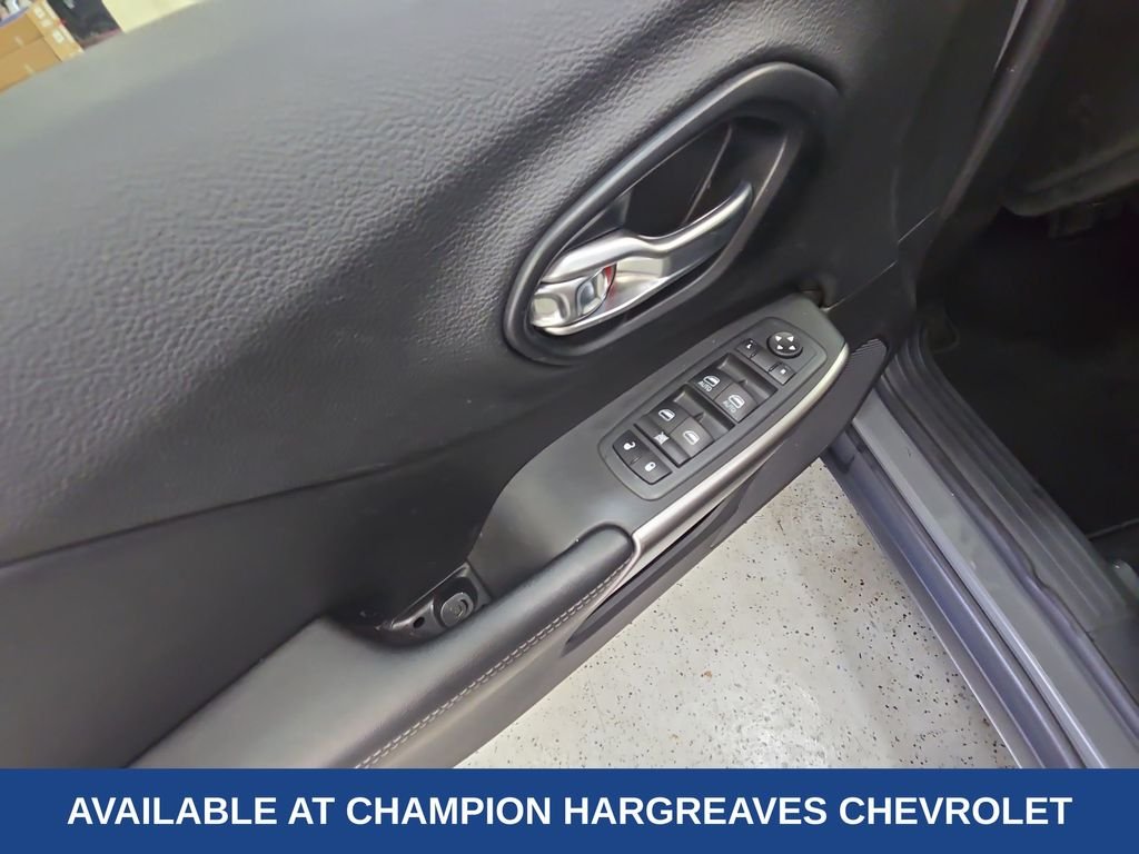 Used 2021 Gray Clearcoat Jeep Latitude Lux image 31