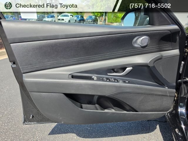Used 2025 Abyss Black Hyundai SE image 15