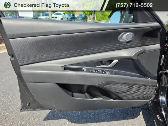 Used 2025 Abyss Black Hyundai SE image 15