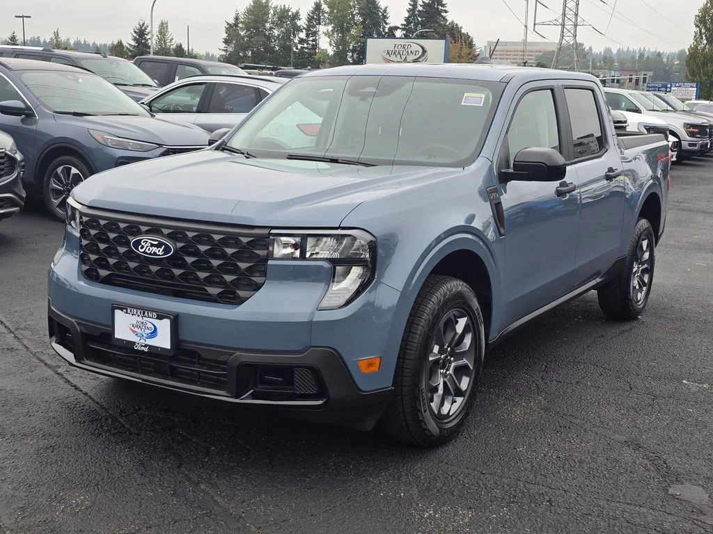 New 2025 Azure Gray Metallic Tri-Coat Ford XLT image 3